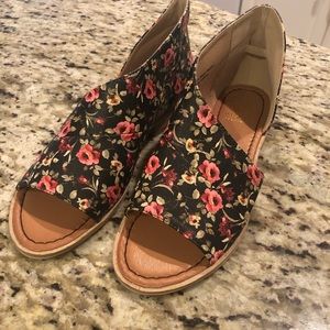 Open toe floral slip on shoe